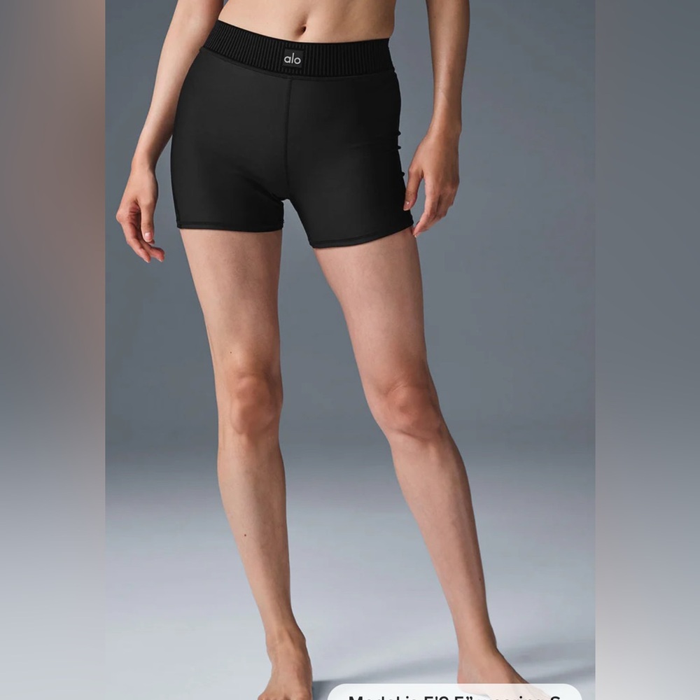 🆕Alo Airlift High-Waist Line Up Short Core: Black Sz Large